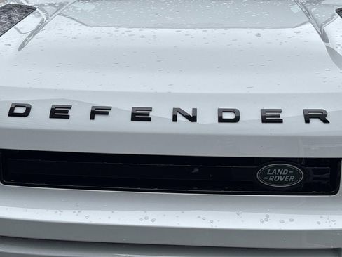 Used 2025 Land Rover Defender 110 V8 AWD/4WD image 10