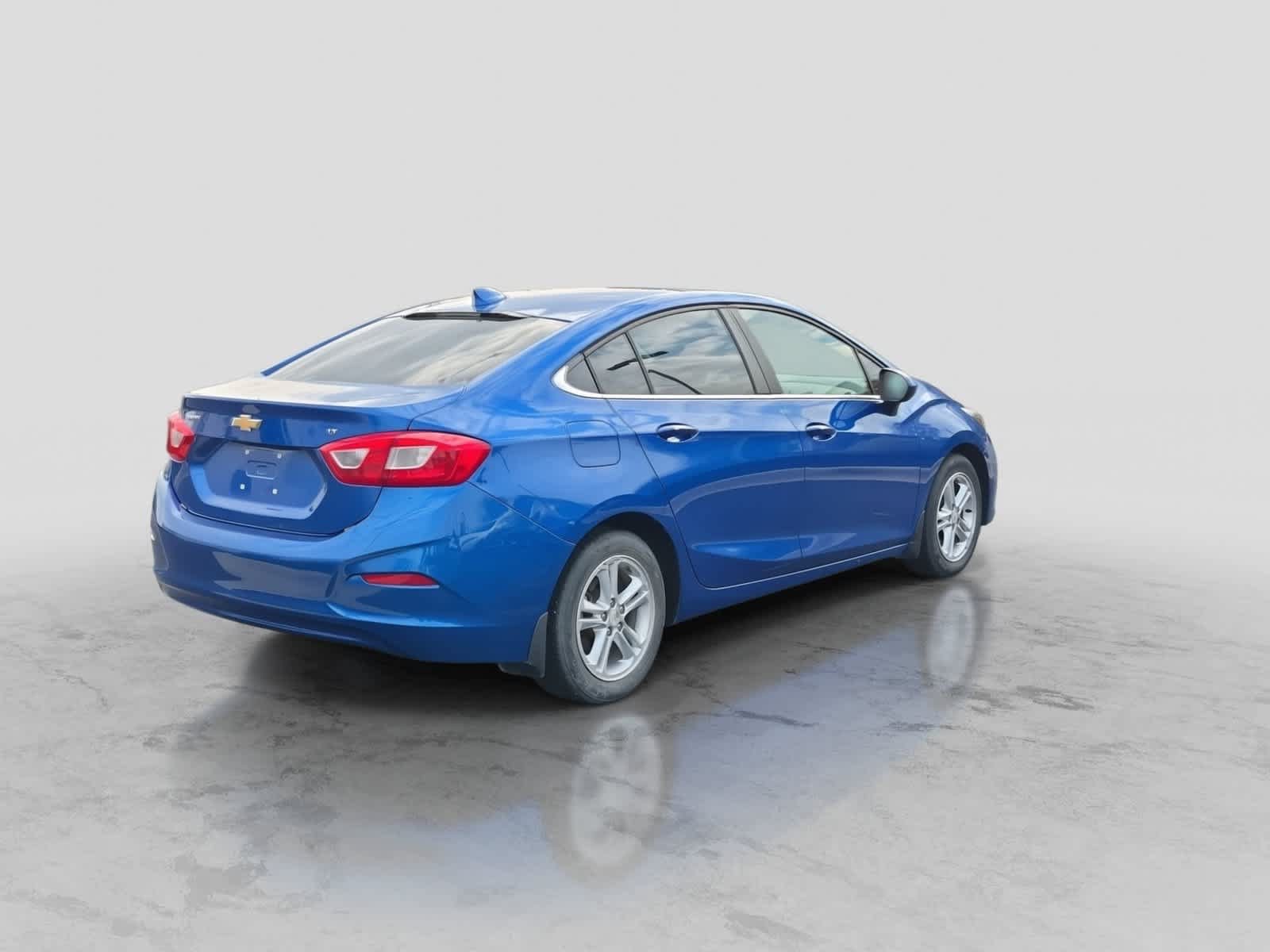 Used 2017 Chevrolet Cruze LT w/ Convenience Package FWD image 8