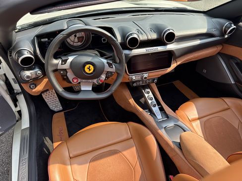 Used 2019 Ferrari Portofino RWD image 40