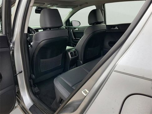 Used 2022 Kia Sportage EX w/ EX Technology Package image 6