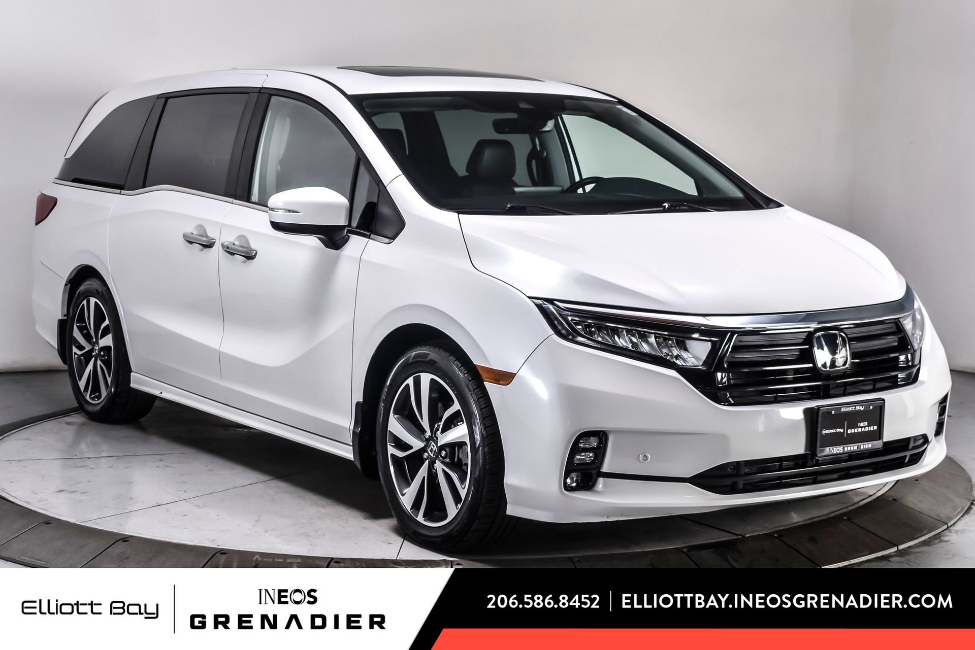 Used 2024 Honda Odyssey Touring image 1