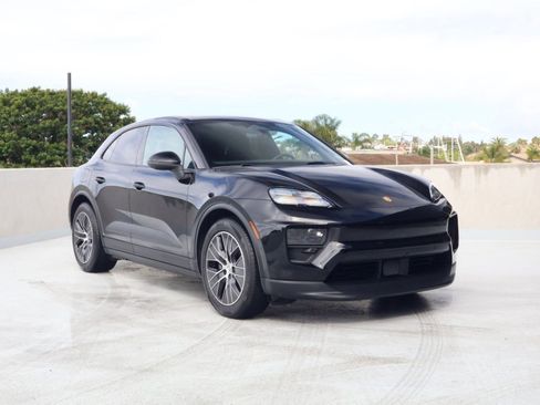 Certified 2025 Porsche Macan Electric RWD image 7