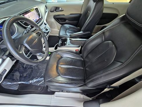 Certified 2022 Chrysler Pacifica Touring-L FWD image 20