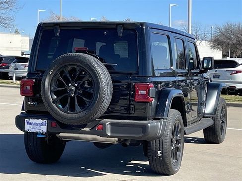 Used 2022 Jeep Wrangler Unlimited Sahara 4xe image 4