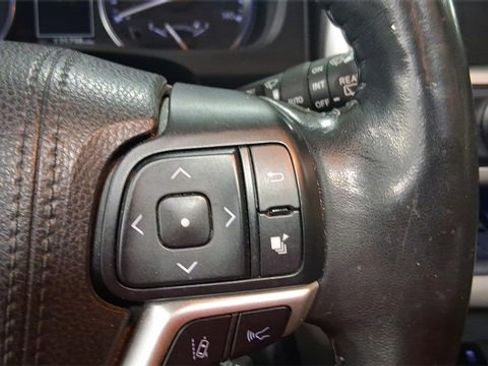 Used 2017 Toyota Highlander Limited image 34