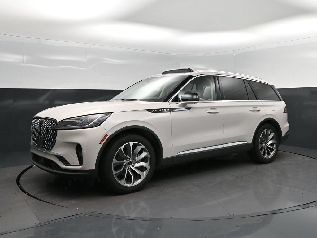 Used 2025 Lincoln Aviator Reserve w/ Luxury Package RWD image 3
