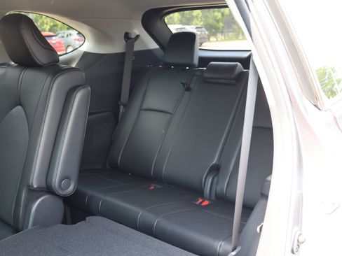 Certified 2024 Toyota Highlander Limited AWD/4WD image 19