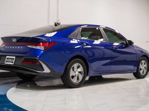 Used 2024 Hyundai Elantra SE FWD image 31