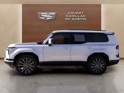 Used 2024 Lexus GX 550 image 2