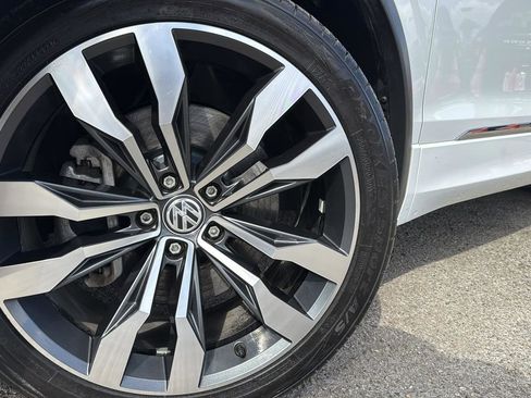 Used 2021 Volkswagen Tiguan SEL Premium R-Line image 9