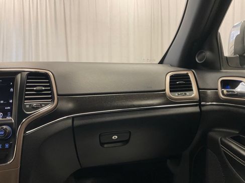 Used 2017 Jeep Grand Cherokee Limited AWD/4WD image 30