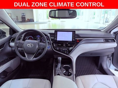Used 2022 Toyota Camry SE w/ Audio Upgrade Package FWD image 8