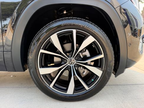 Used 2024 Volkswagen Atlas SEL Premium R-Line AWD/4WD image 9