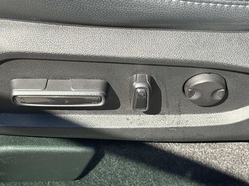 Used 2025 Honda Pilot EX-L image 16