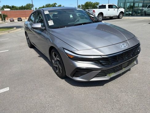 Certified 2025 Hyundai Elantra SEL FWD image 2