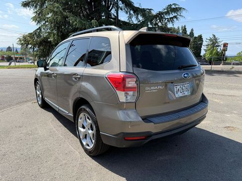 Used 2017 Subaru Forester 2.5i Touring AWD/4WD image 4