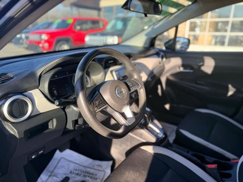 Used 2021 Nissan Versa SV image 7