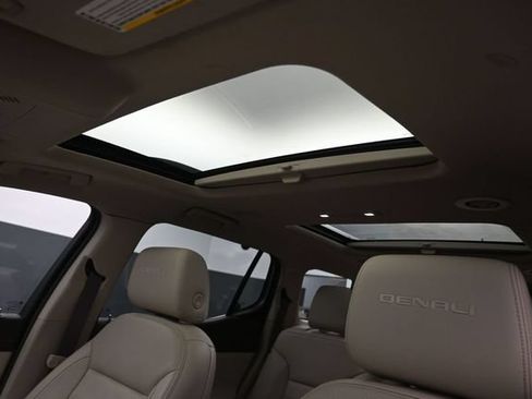 Used 2019 GMC Acadia Denali w/ Technology Package FWD image 19