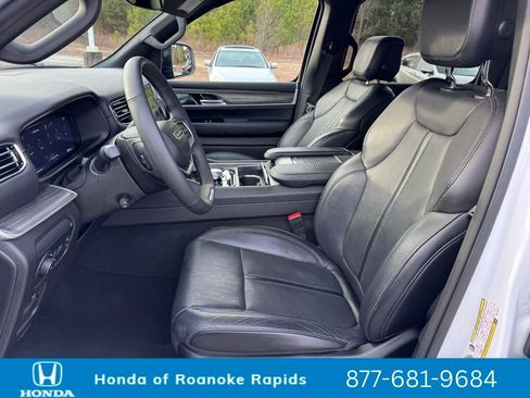 Used 2024 Jeep Wagoneer L Series II image 9