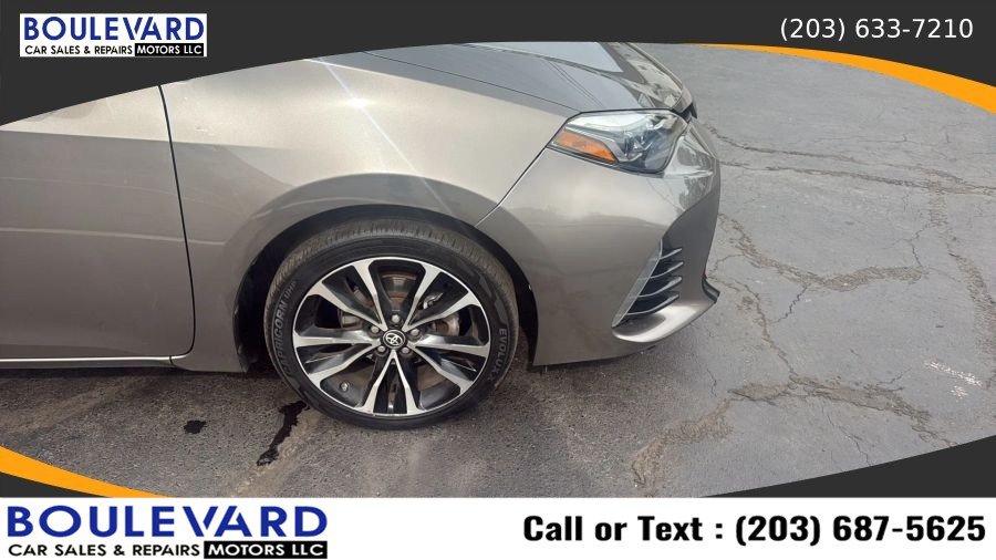 Used 2018 Toyota Corolla SE w/ SE Premium Package FWD image 12