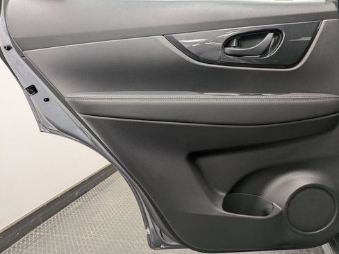 Used 2019 Nissan Rogue S image 22