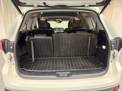 Used 2019 Toyota Highlander XLE image 5