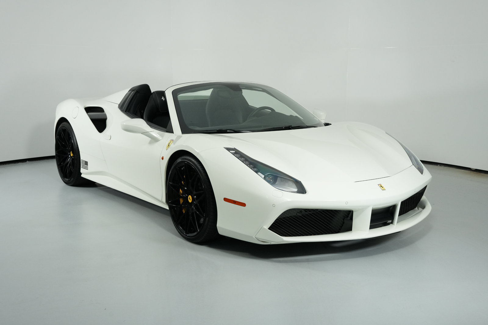 Used 2019 Ferrari 488 Spider RWD image 19