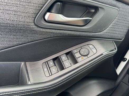 Used 2023 Nissan Rogue SV image 25