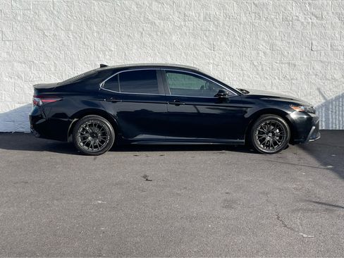 Used 2021 Toyota Camry SE image 5