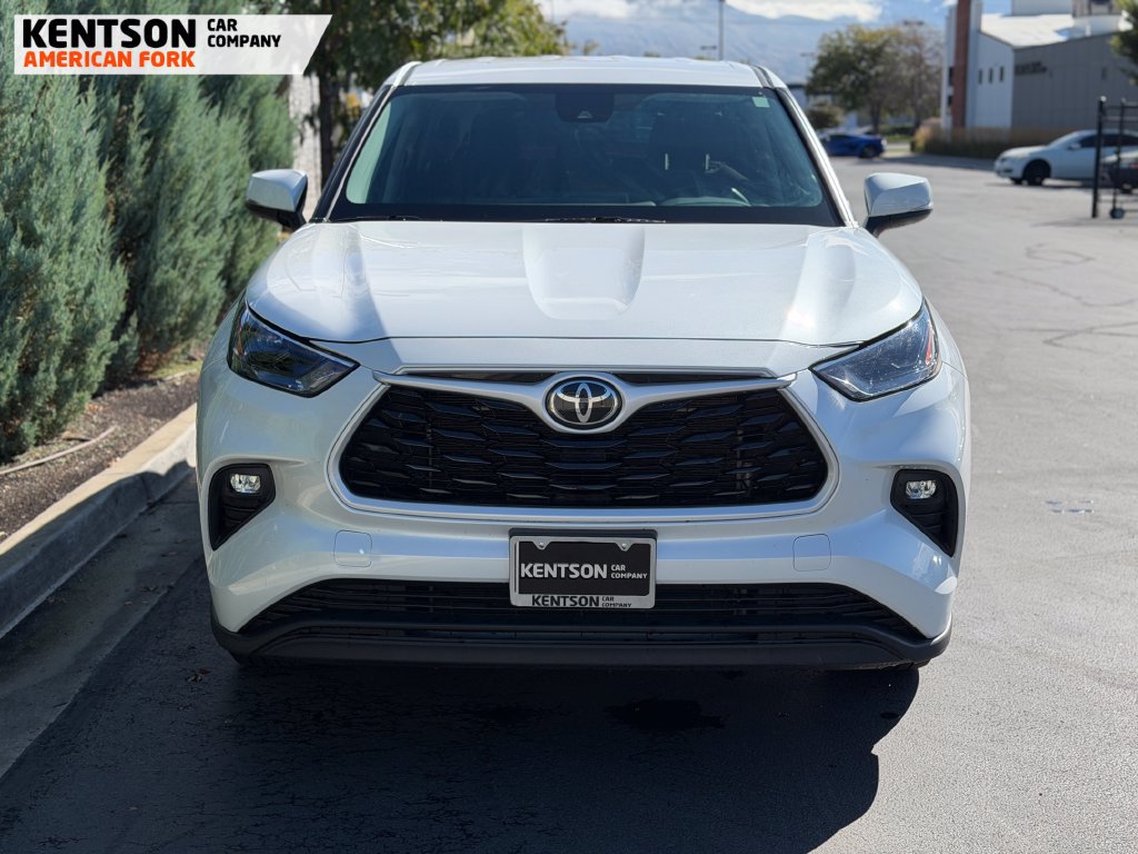 Used 2025 Toyota Highlander LE AWD/4WD image 2