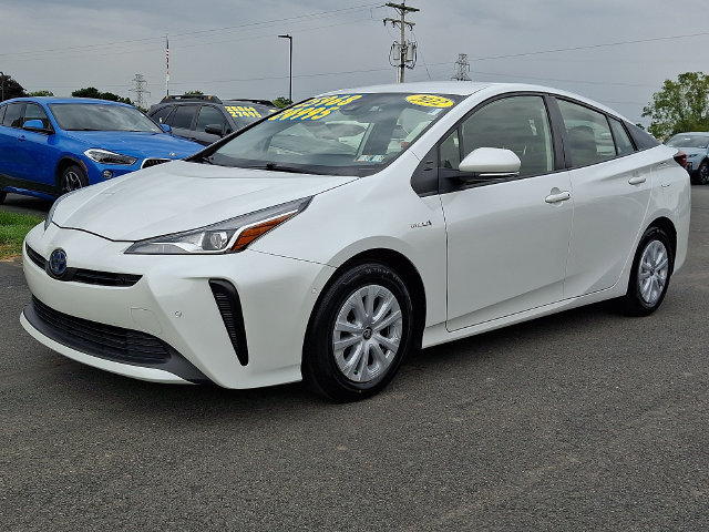 Used 2022 Toyota Prius LE FWD image 3