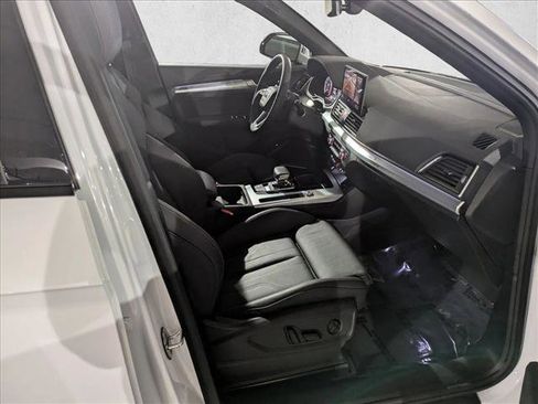 Certified 2025 Audi Q5 2.0T Premium Plus image 22