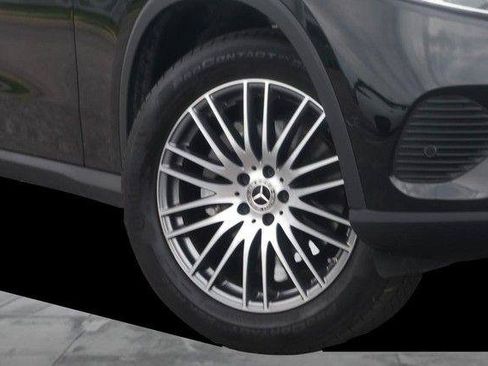 Used 2024 Mercedes-Benz GLC 300 4MATIC image 3