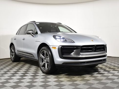 Used 2026 Porsche Macan AWD/4WD image 9