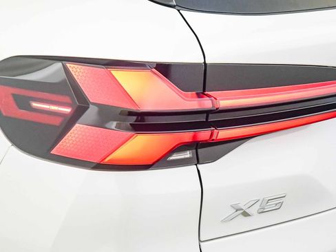 Used 2026 BMW X5 sDrive40i w/ M Sport Package image 12