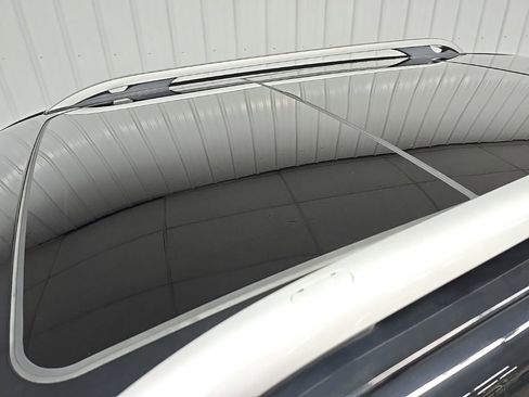 Used 2019 Jeep Cherokee Limited image 11