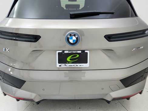 Used 2024 BMW iX xDrive50 w/ Premium Package image 11