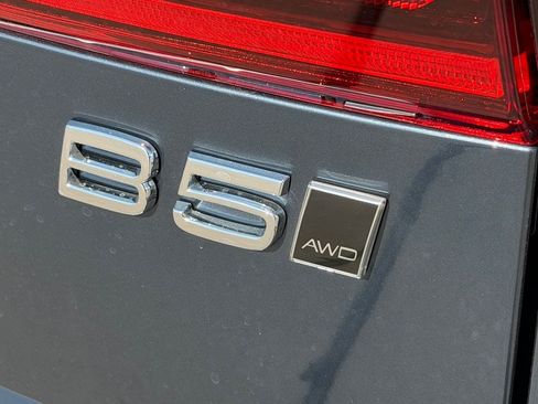 New 2027 Volvo XC60 B5 Plus AWD/4WD image 6