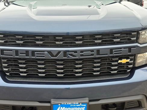 Used 2020 Chevrolet Silverado 1500 Custom w/ Custom Value Package image 4