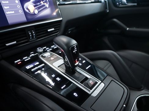 Certified 2023 Porsche Cayenne AWD/4WD image 17