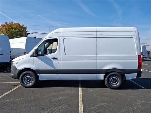 Used 2025 Mercedes-Benz Sprinter 2500 image 8