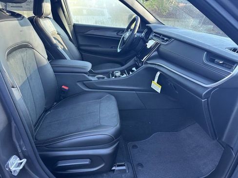 New 2025 Jeep Grand Cherokee Laredo image 13