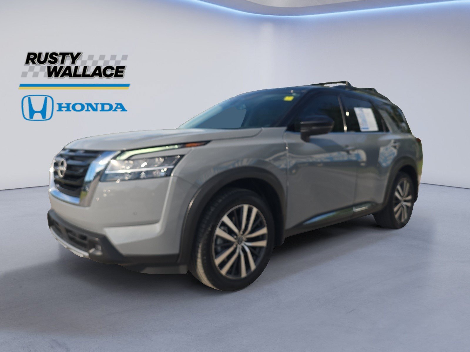Used 2022 Nissan Pathfinder Platinum AWD/4WD image 1