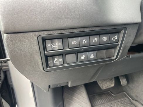 Used 2023 Toyota Sequoia Platinum image 12