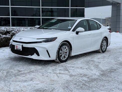 Used 2025 Toyota Camry LE image 7