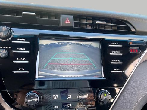Used 2018 Toyota Camry SE FWD image 26