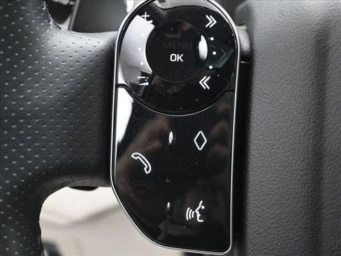 Used 2020 Land Rover Range Rover Velar S image 11