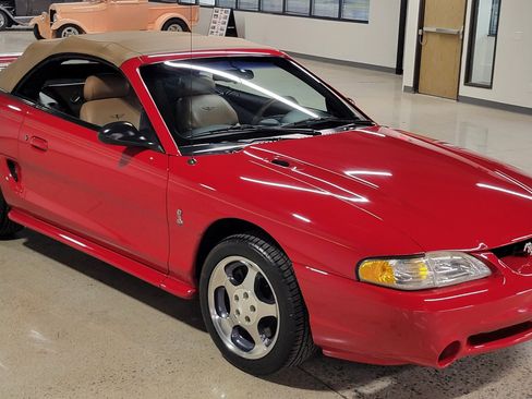 Used 1994 Ford Mustang GT RWD image 40