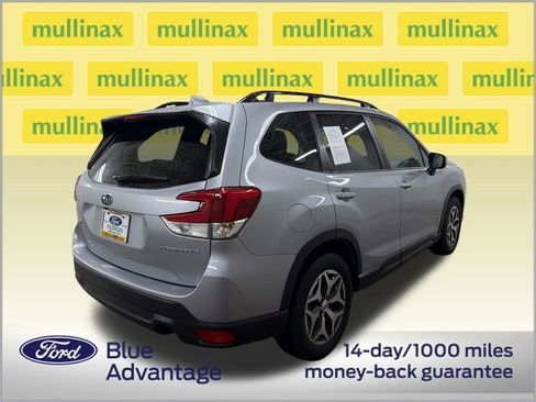 Used 2023 Subaru Forester Premium AWD/4WD image 3