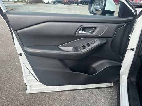 Used 2024 Nissan Rogue SV image 10